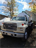1989 Ford Septic Truck 3000 Gallons
