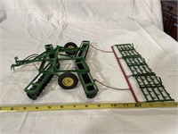 John Deere disc with three section drag and Heroe