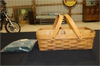 Longaberger 1993 Small Gathering Basket with Wood