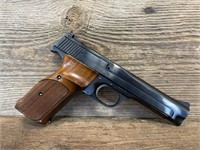Smith & Wesson Model 41 - .22LR
