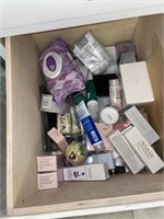 Contents in Drawer / Makeup