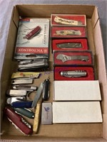 ASSORTED POCKET KNIVES, SOME IN BOXES