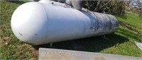 1000 gallon propane tank with 70% gas