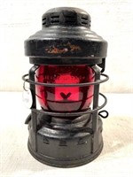 Dietz Little Wizard lantern w/ red globe