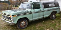 1977 Ford F100 Custom 2WD pick-up truck with cap