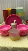 Plates, bowls, Tupperware-glasses and containers