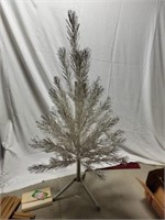 FOUR foot Aluminum Tree 40 branches