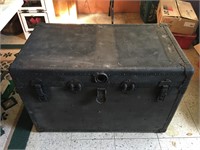 Vintage Trunk w/ Interior Tray