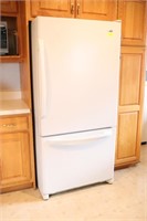 Amana 22 cu ft. Refrigerator Bottom Freezer
