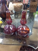 Set of 2 red glass vases