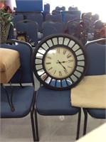 Round mirrored clock