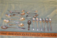 Lot: 20 sterling silver spoons, 240g tw