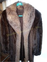 Woman's Fur/Mink?  Coat (shoulder width 18"x