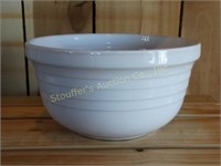 1 Stoneware mixing bowl 10"