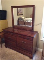 Full size bed and six drawer dresser