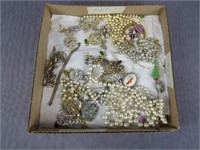 GROUP LOT OF JEWELRY: