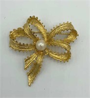 Vintage CAPRI Gold Tone Bow Ribbon Brooch with