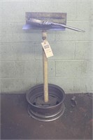 METAL STAND WITH SHOVEL