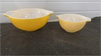 2 vintage Pyrex bowls number 443 and 441
