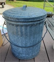 Trash Can with Lid