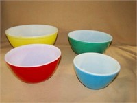 Pyrex Nesting Bowls - Complete Set Beautiful