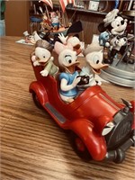 Donald Duck & Family in "Family Vacation"