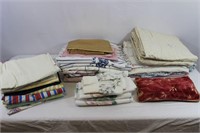 Assorted Sheets & Pillow Cases