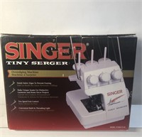 Singer Tiny serger