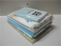 NIP Vtg Sheets & Table Cloth Pictured