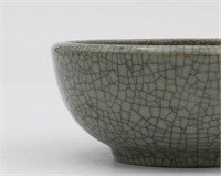 A Celadon Ge-style Crackle Ware Bowl