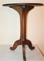 Antique Accent Table 3 Legs Round
