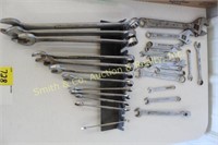 LOT OF SEVERAL WRENCHES