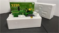 1/16 JD 2520 Two-Cylinder Expo 2013 NIB