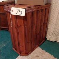 Wood, Bead Board Hamper with lid