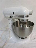 Kitchen Aid Mixer with 3 Attachments - Pick up