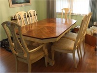Dining Room Table w/ 6 Chairs & 1 Leaf
