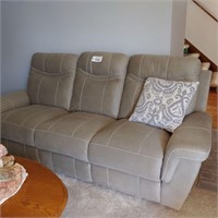 Haining, High Point Mfg. Reclining Sofa/Couch