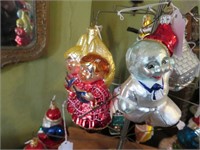 (2) Caroler Ornaments
