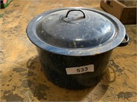 Graniteware Pot w/ Lid