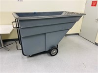 Rubbermaid Trash Cart