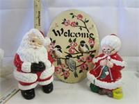Sleigh Welcome Sign & Vintage Santas