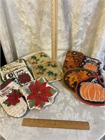 LOT OF POT HOLDERS - CHRISTMAS AND THANKSGIVING