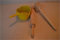 Cast Iron Yellow & Wood Kitchen Tools