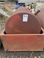 500 gallon fuel tank with base