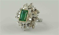 14K EMERALD & DIAMOND CLUSTER RING