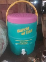 Igloo barrel of fun 2 gallon dispensing cooler