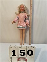 Vintage 1971 batterie  operated doll.
