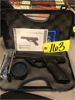 Beretta model U22, 22 cal handgun, (2) mags, like