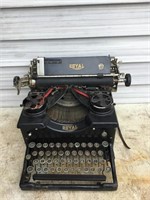 Antique ROYAL Manual Typewriter