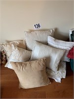 Pillows & Spread (US2)